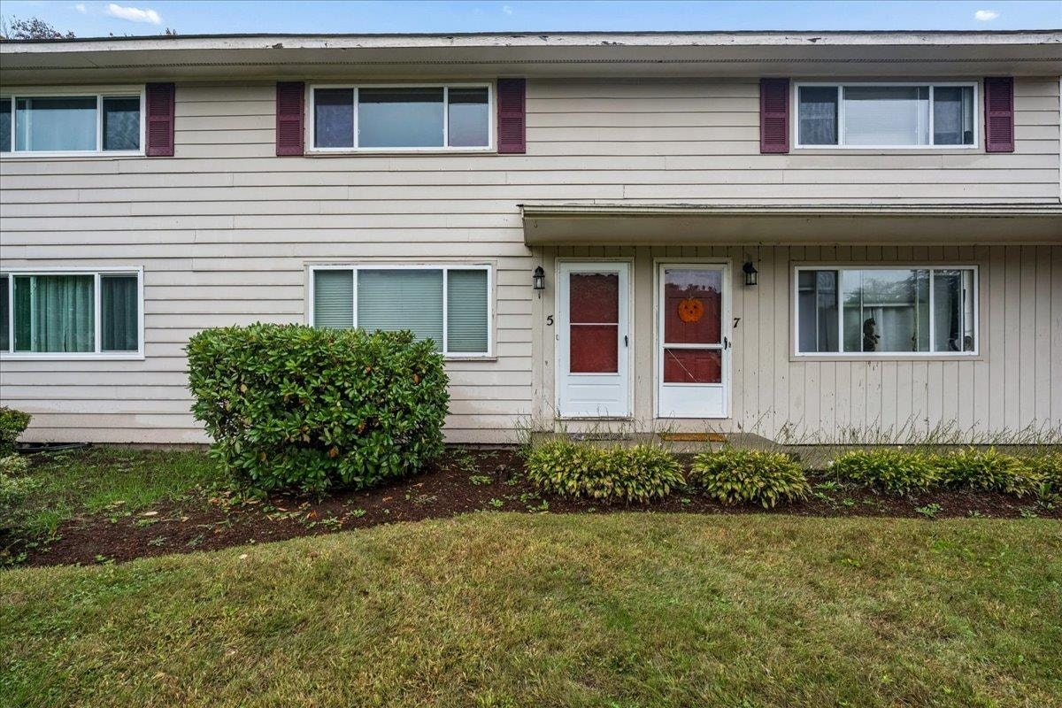 5 Oliver Drive, Hudson, NH 03051