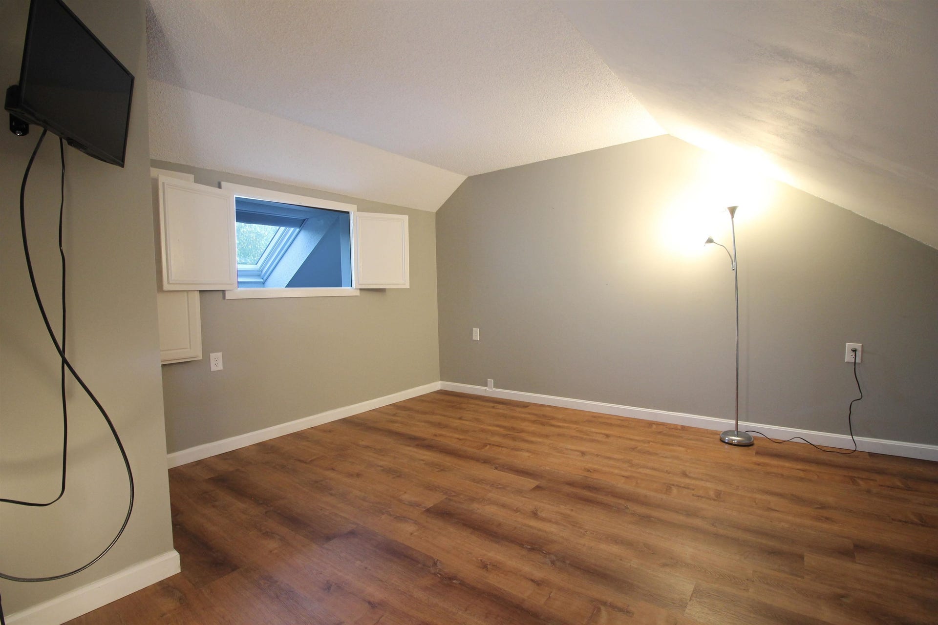 Mounted TV in bedroom 2