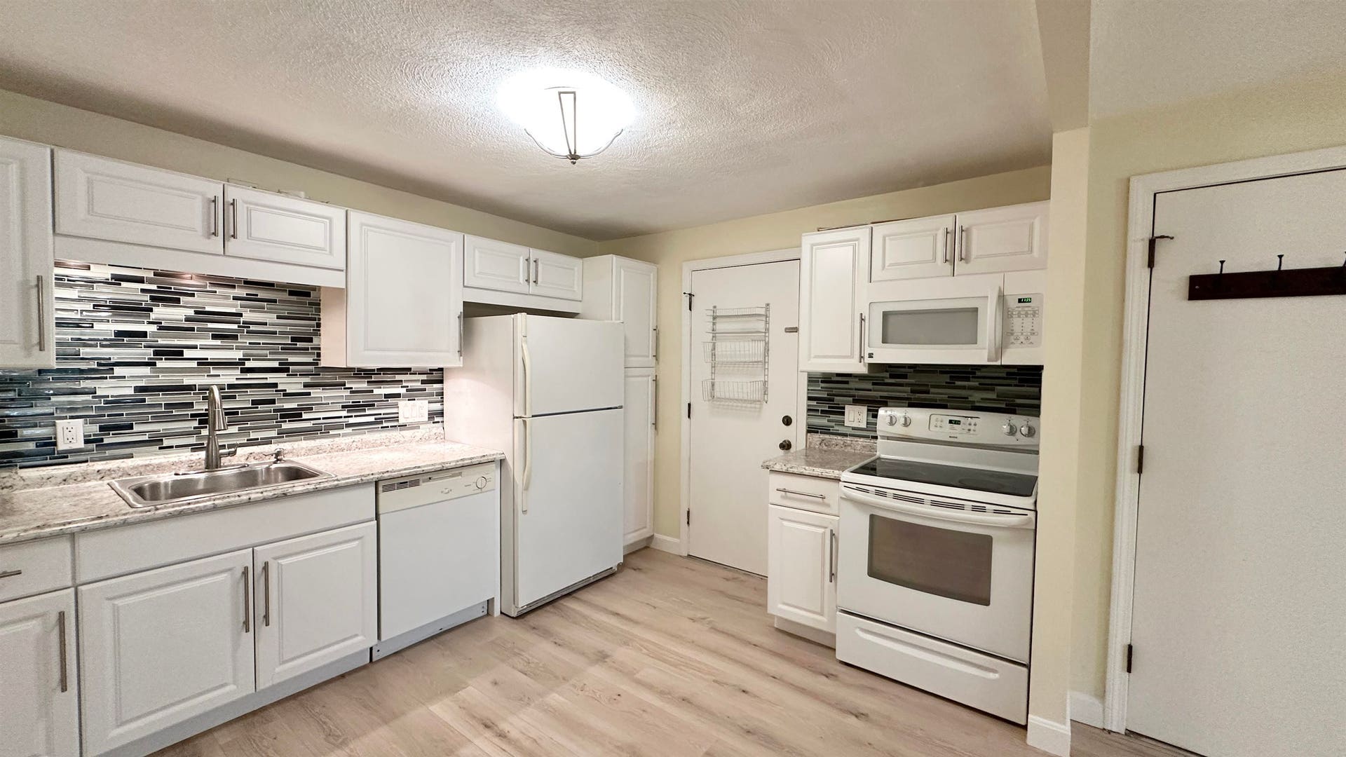 12 Strawberry Bank Road, #11, Nashua, NH 03062