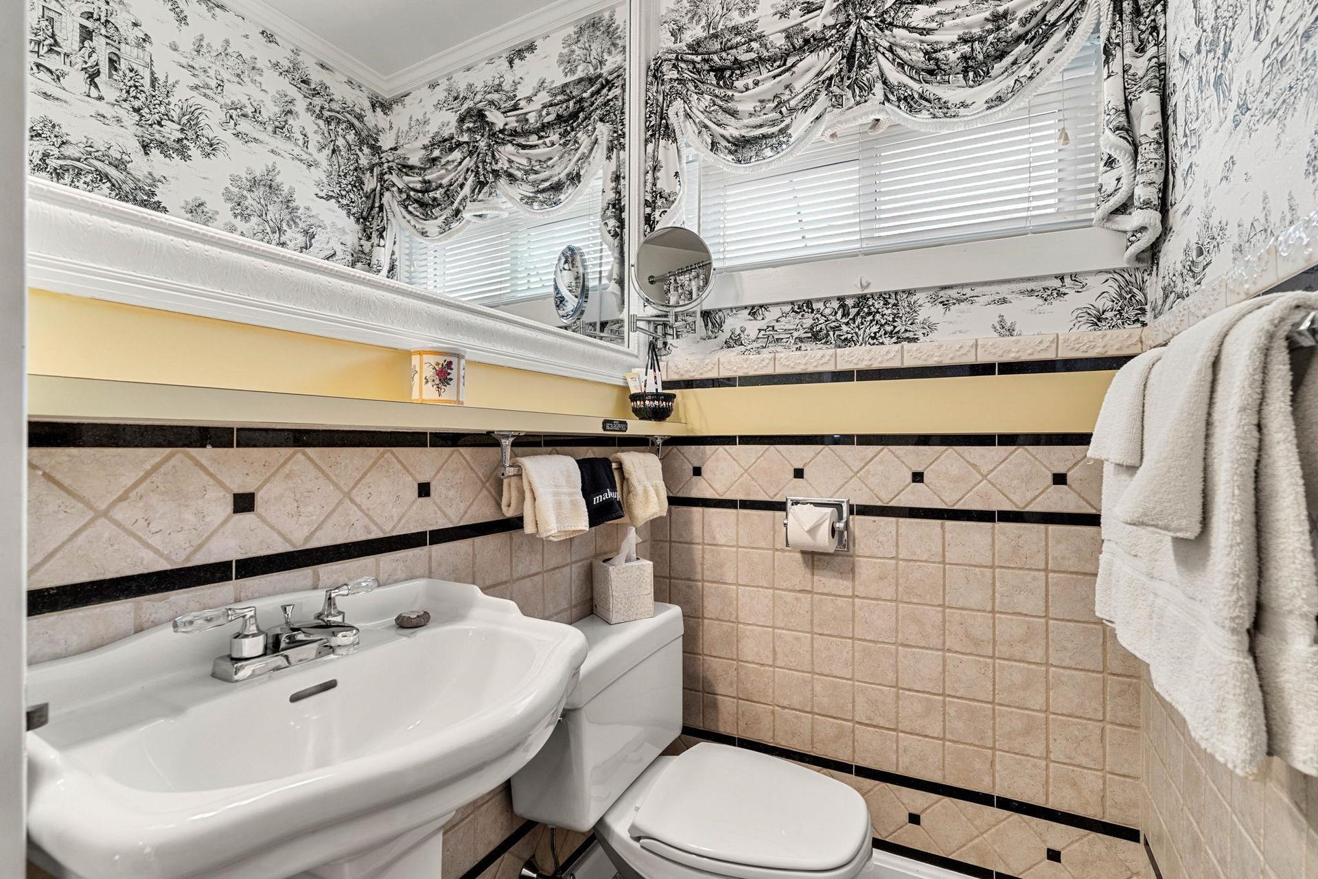 365 Ocean Boulevard, Hampton, NH 03842