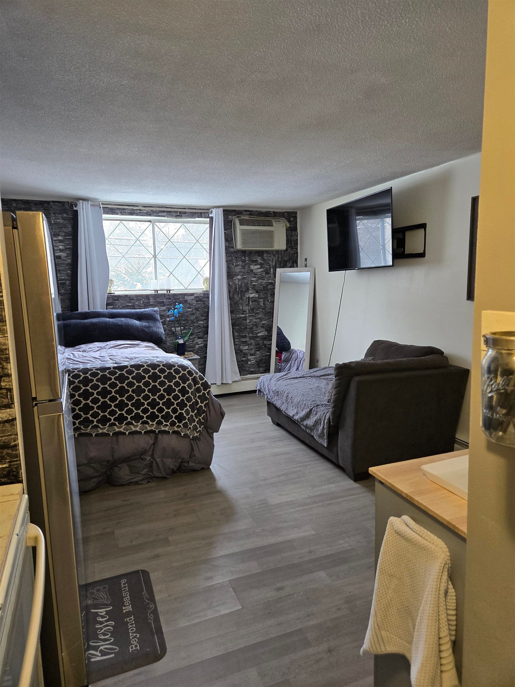 2 Silvestri Circle, #6, Derry, NH 03038