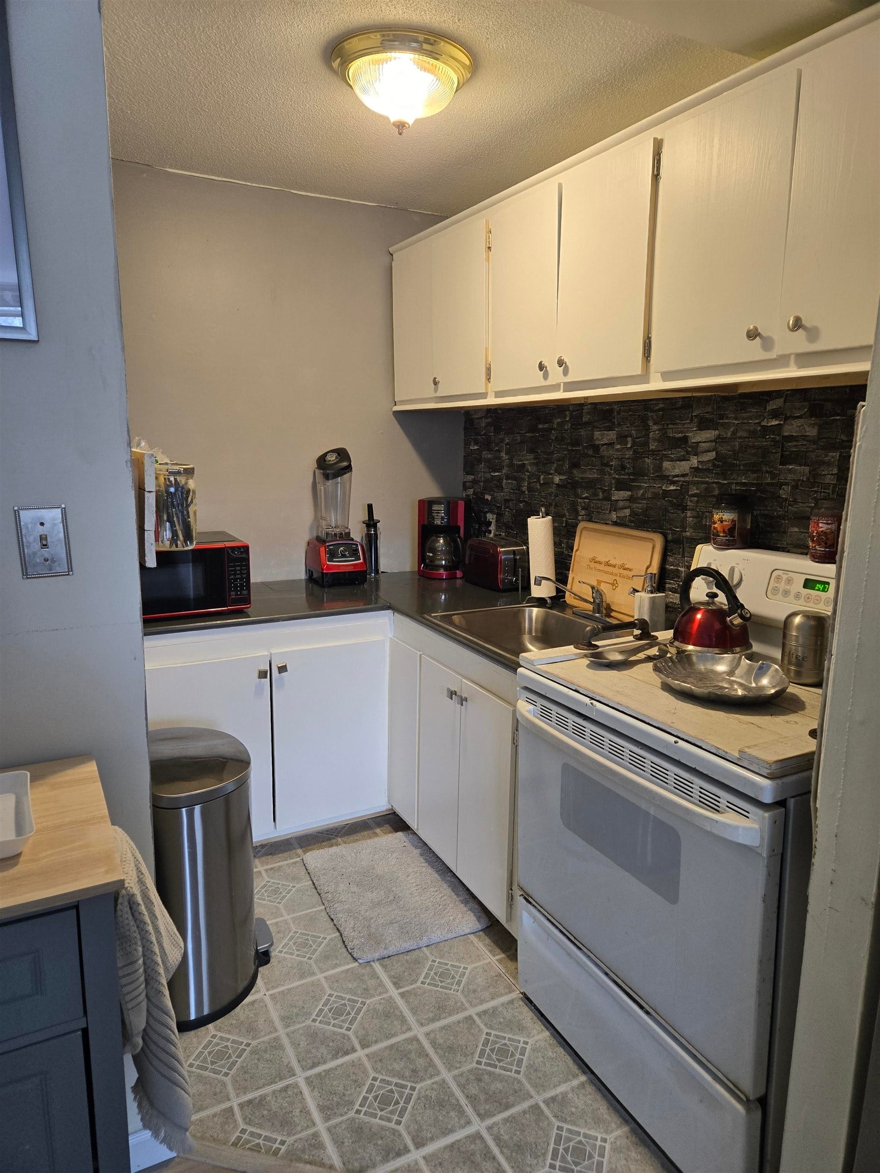 2 Silvestri Circle, #6, Derry, NH 03038