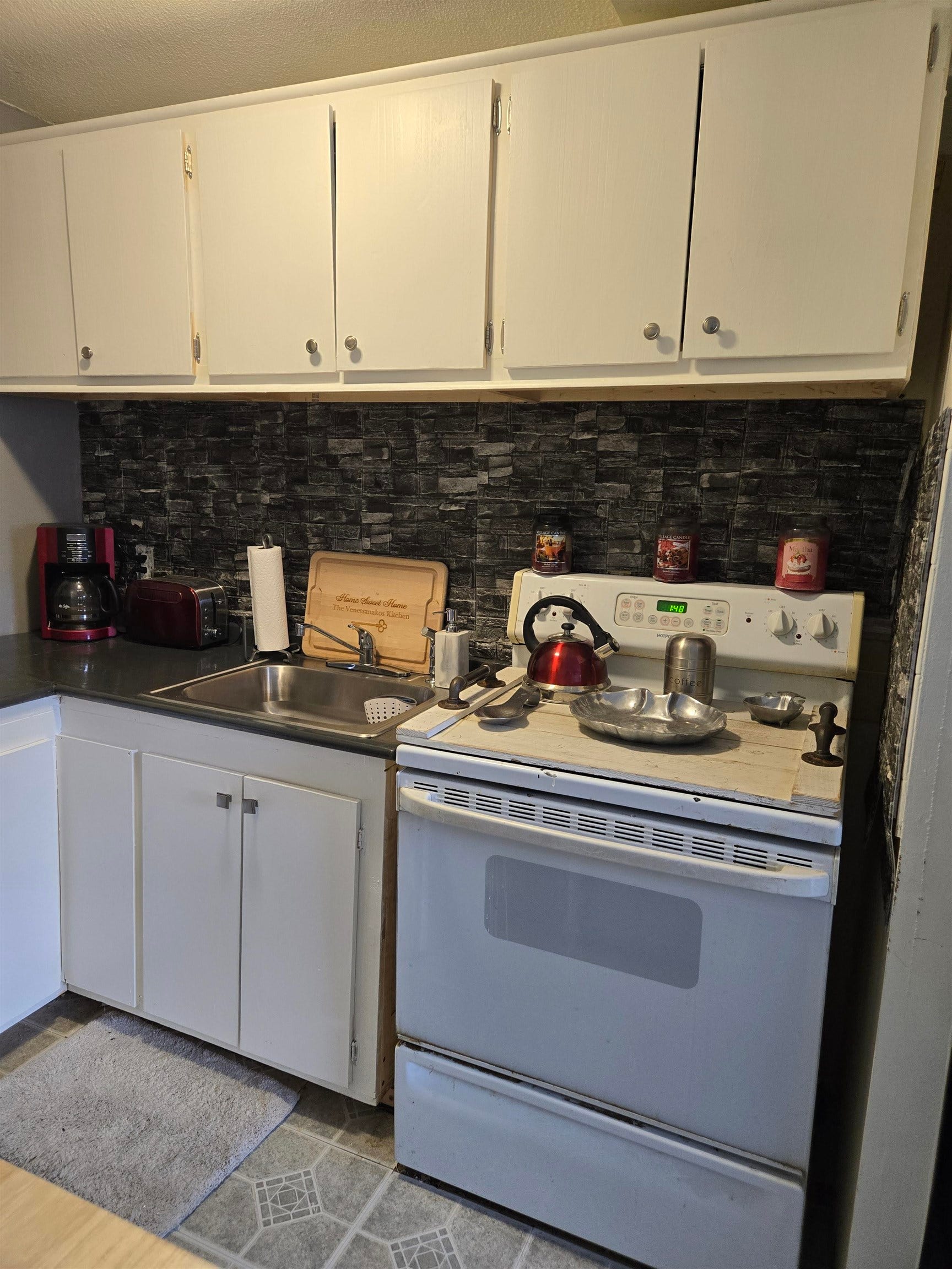 2 Silvestri Circle, #6, Derry, NH 03038