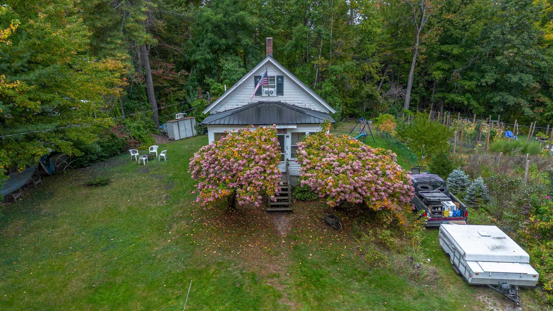 29 Huckins Street, Ossipee, NH 03814
