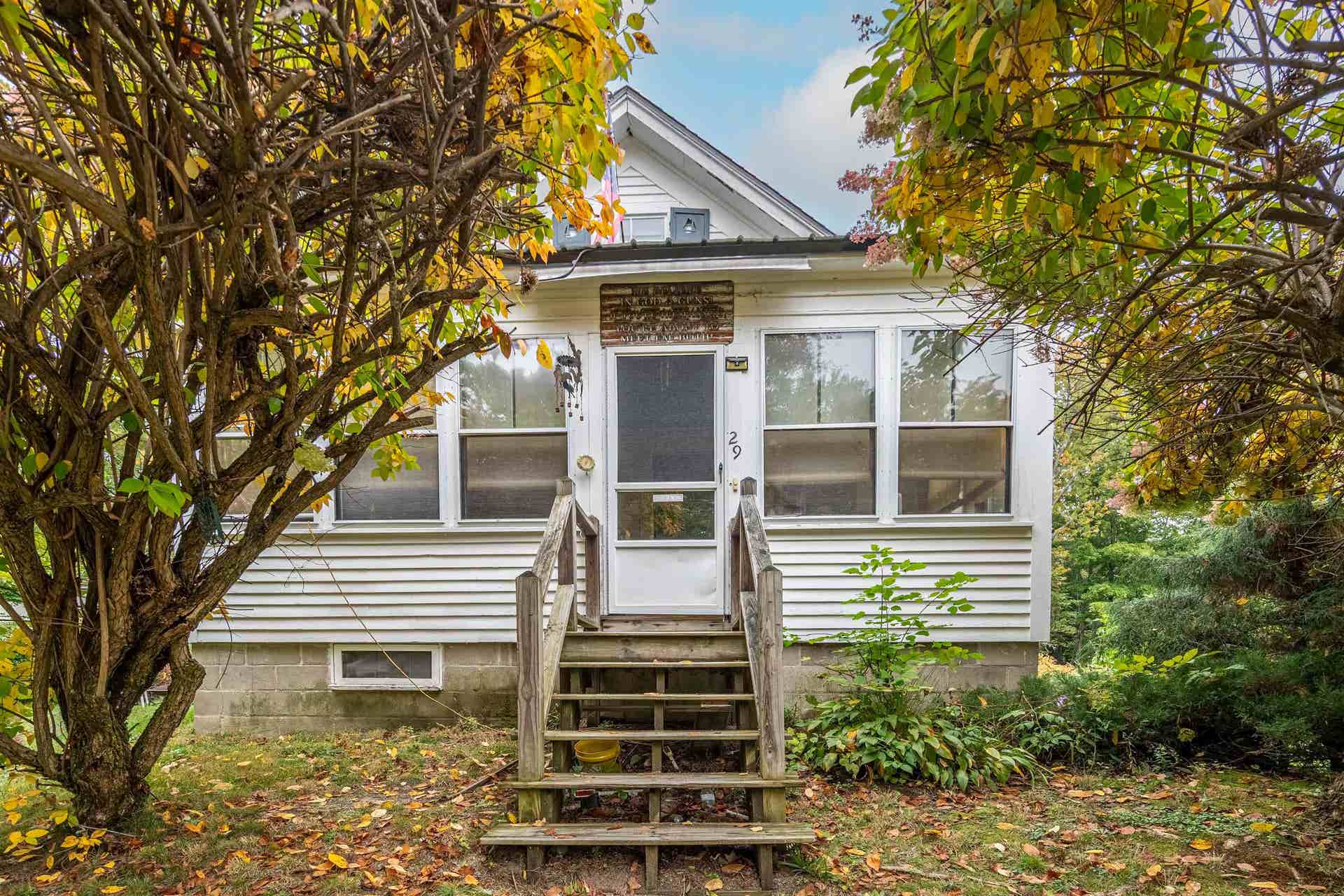 29 Huckins Street, Ossipee, NH 03814