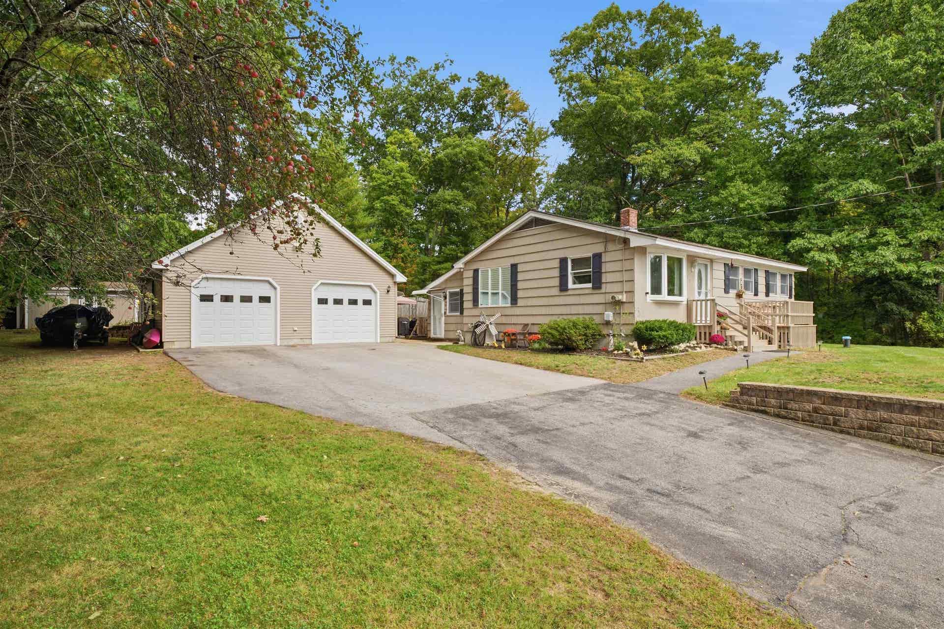 38 Eayers Pond Road, Hudson, NH 03051