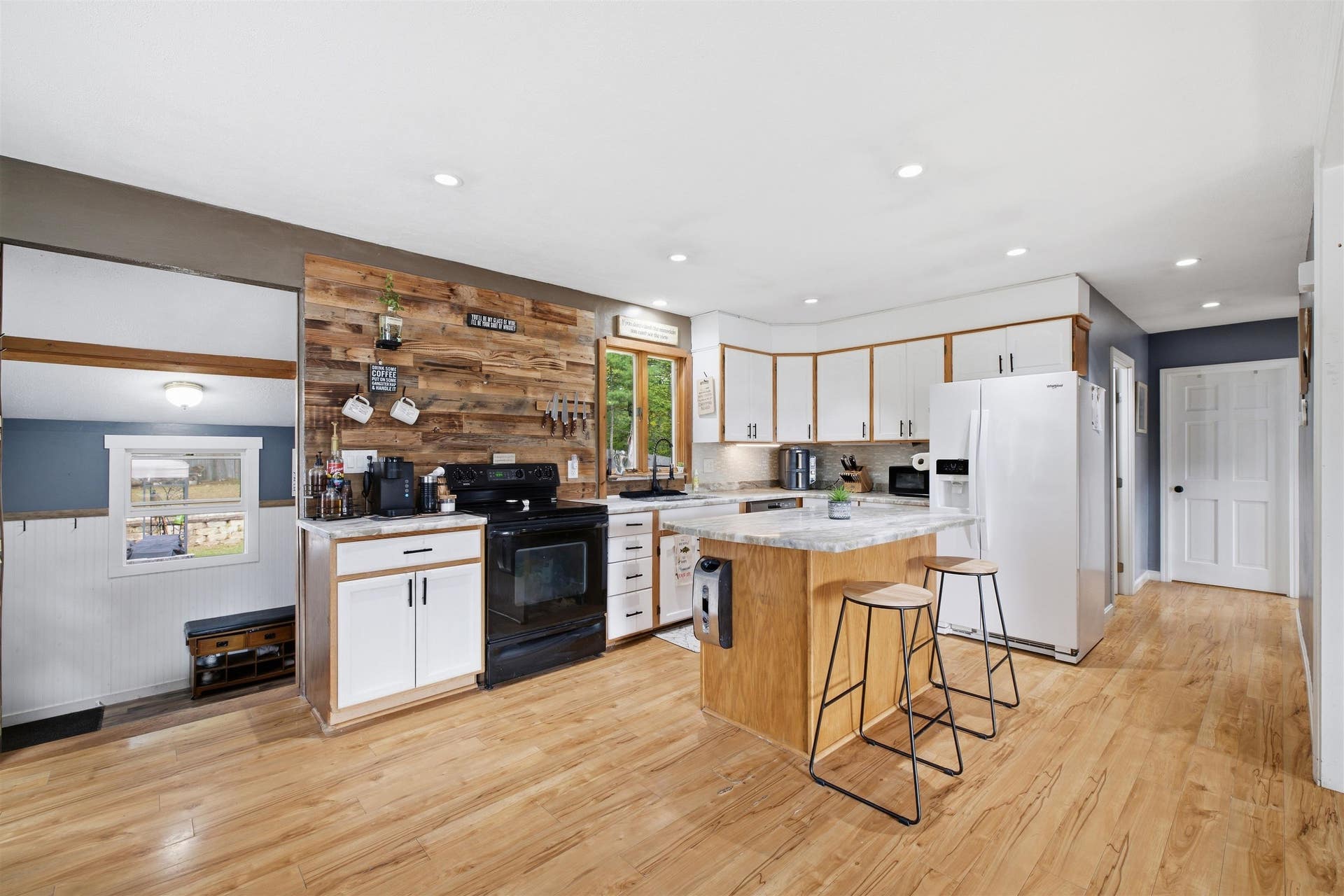 38 Eayers Pond Road, Hudson, NH 03051