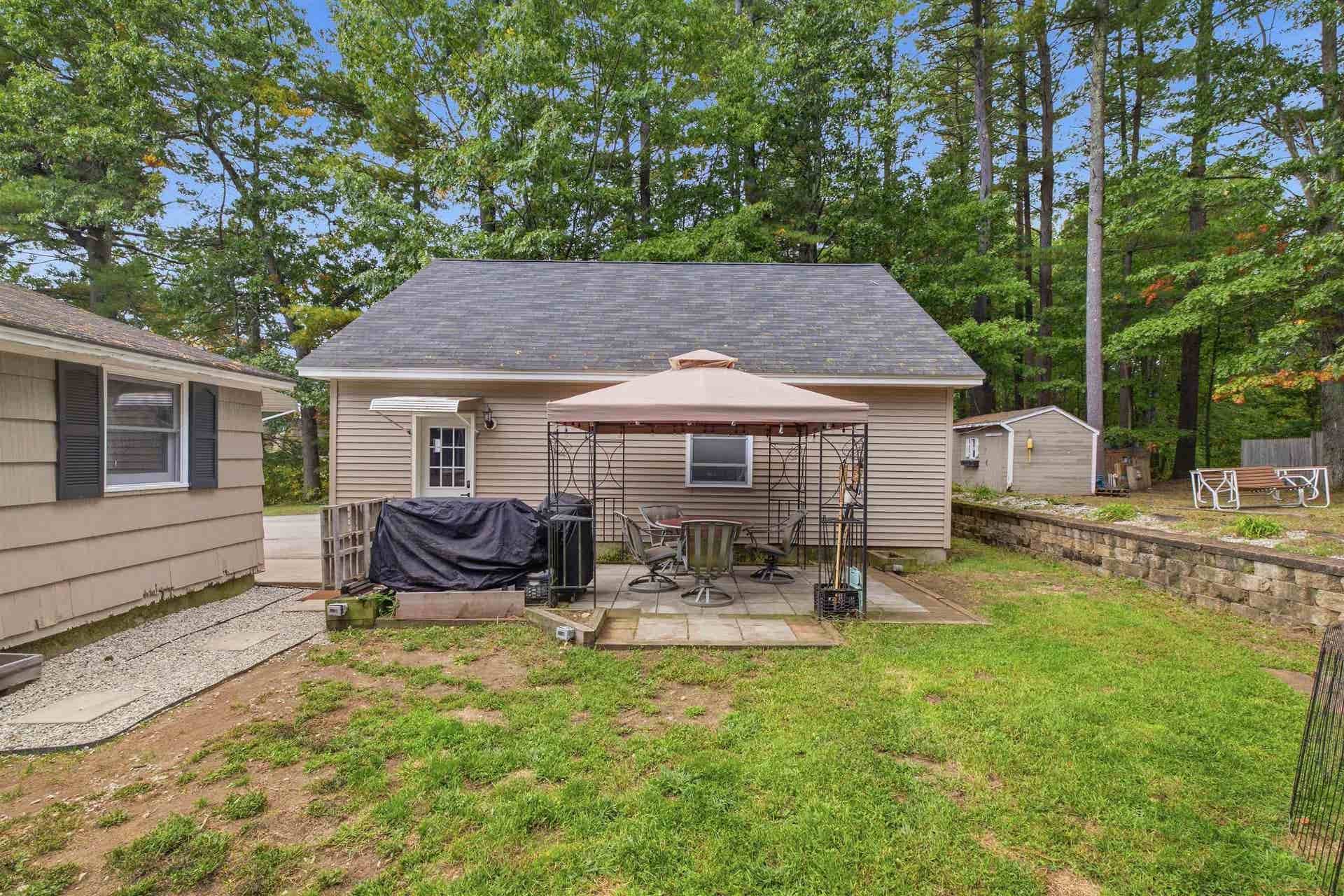 38 Eayers Pond Road, Hudson, NH 03051