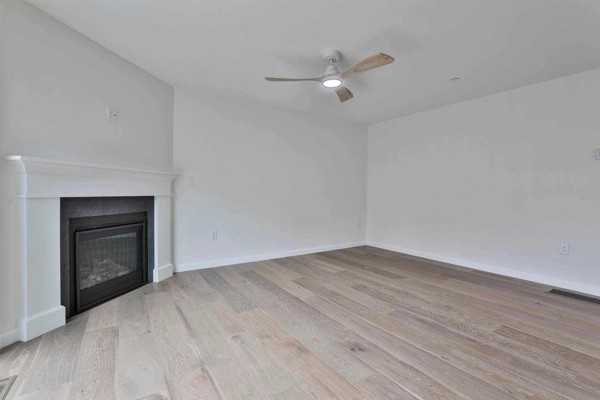 64 Crestview Way, Raymond, NH 03077