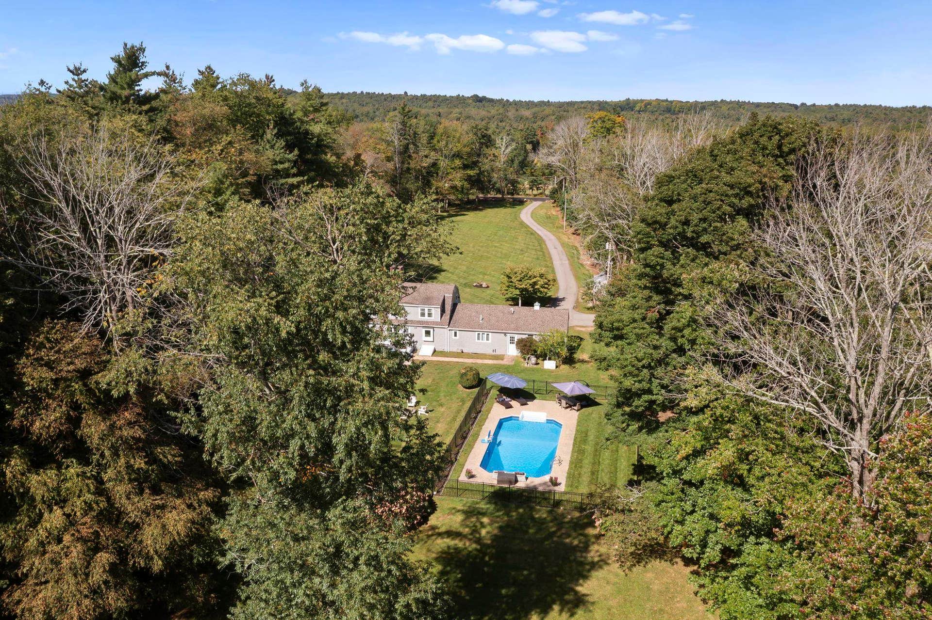 68 Stumpfield Road, Kensington, NH 03833