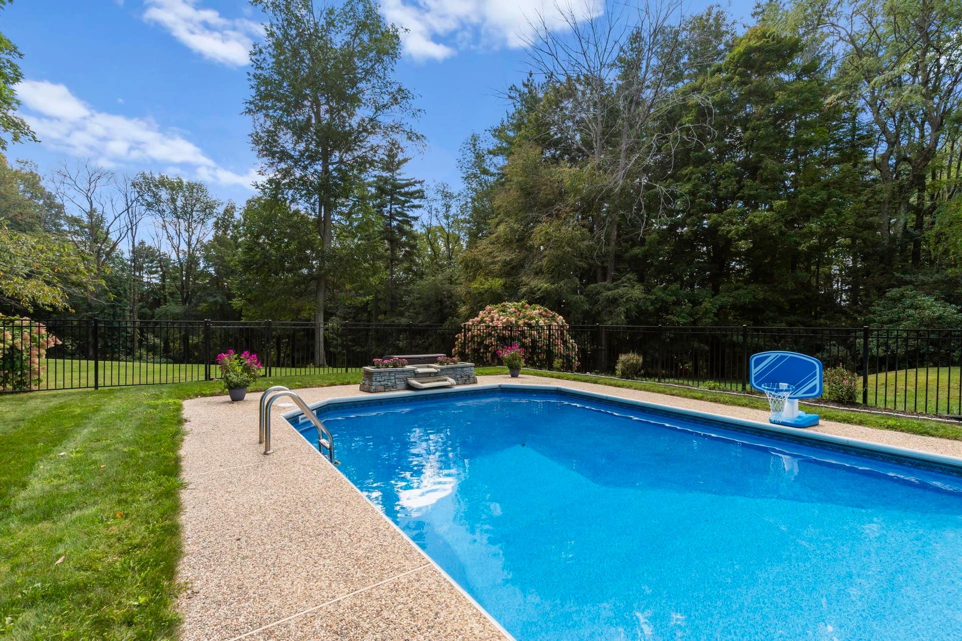 68 Stumpfield Road, Kensington, NH 03833