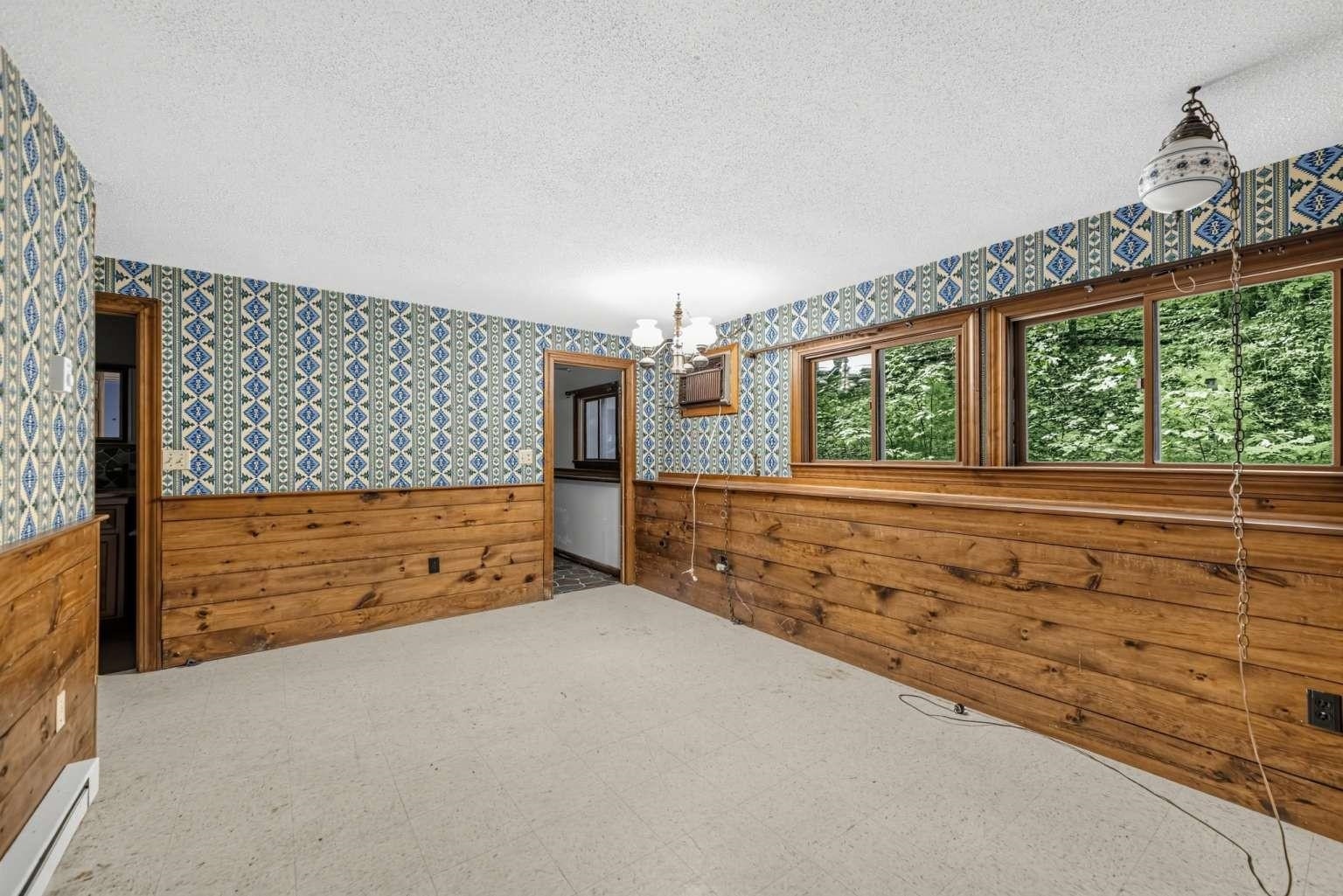 28 Beechwood Road, Hudson, NH 03051