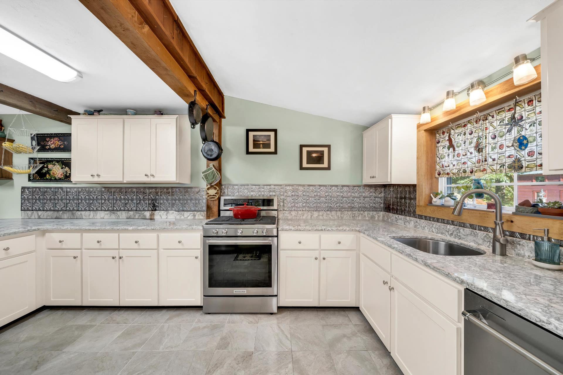 22 Cobbetts Pond Road, Windham, NH 03087