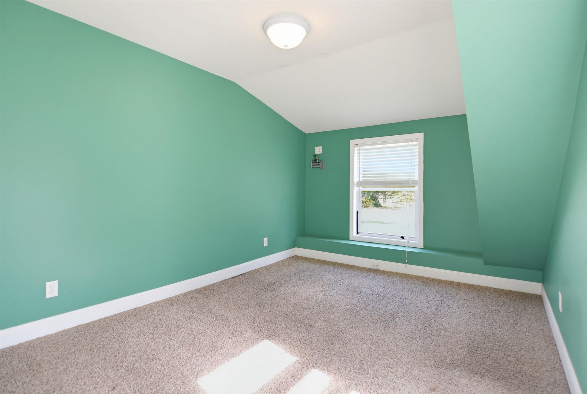 185 Elm Street, Goffstown, NH 03045