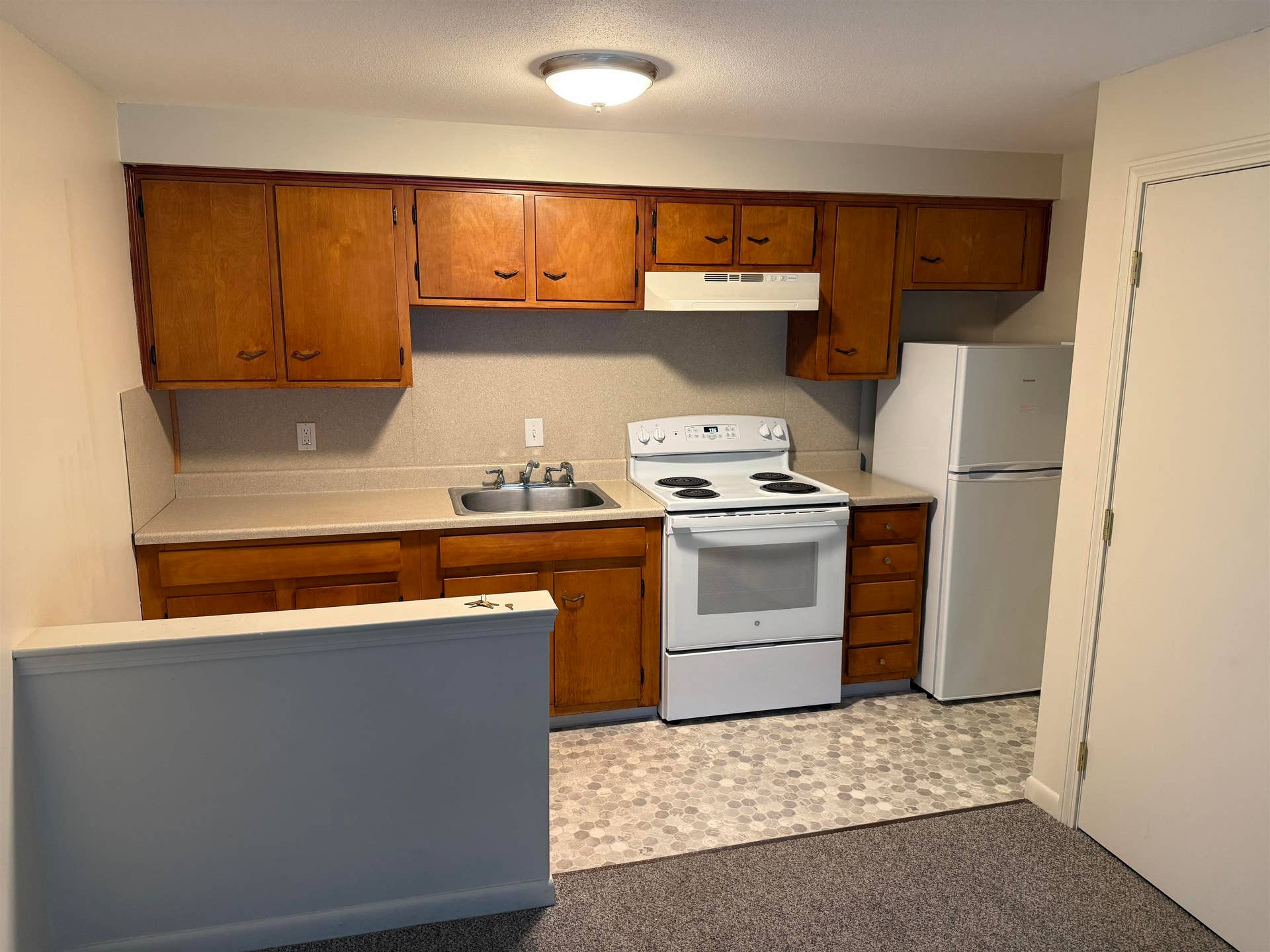 2 Grand Avenue, Nashua, NH 03060