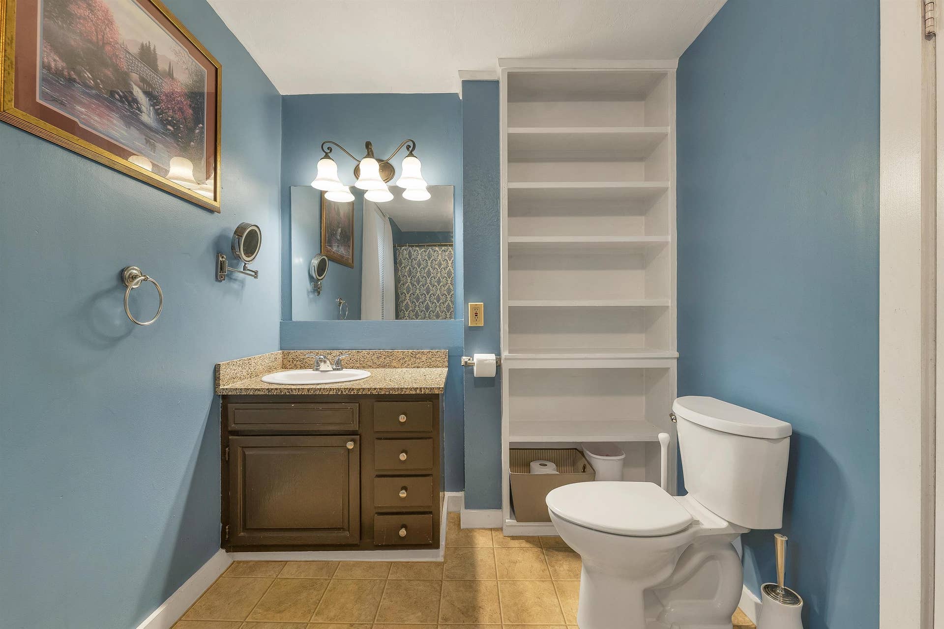 Big Bathroom 1st floor