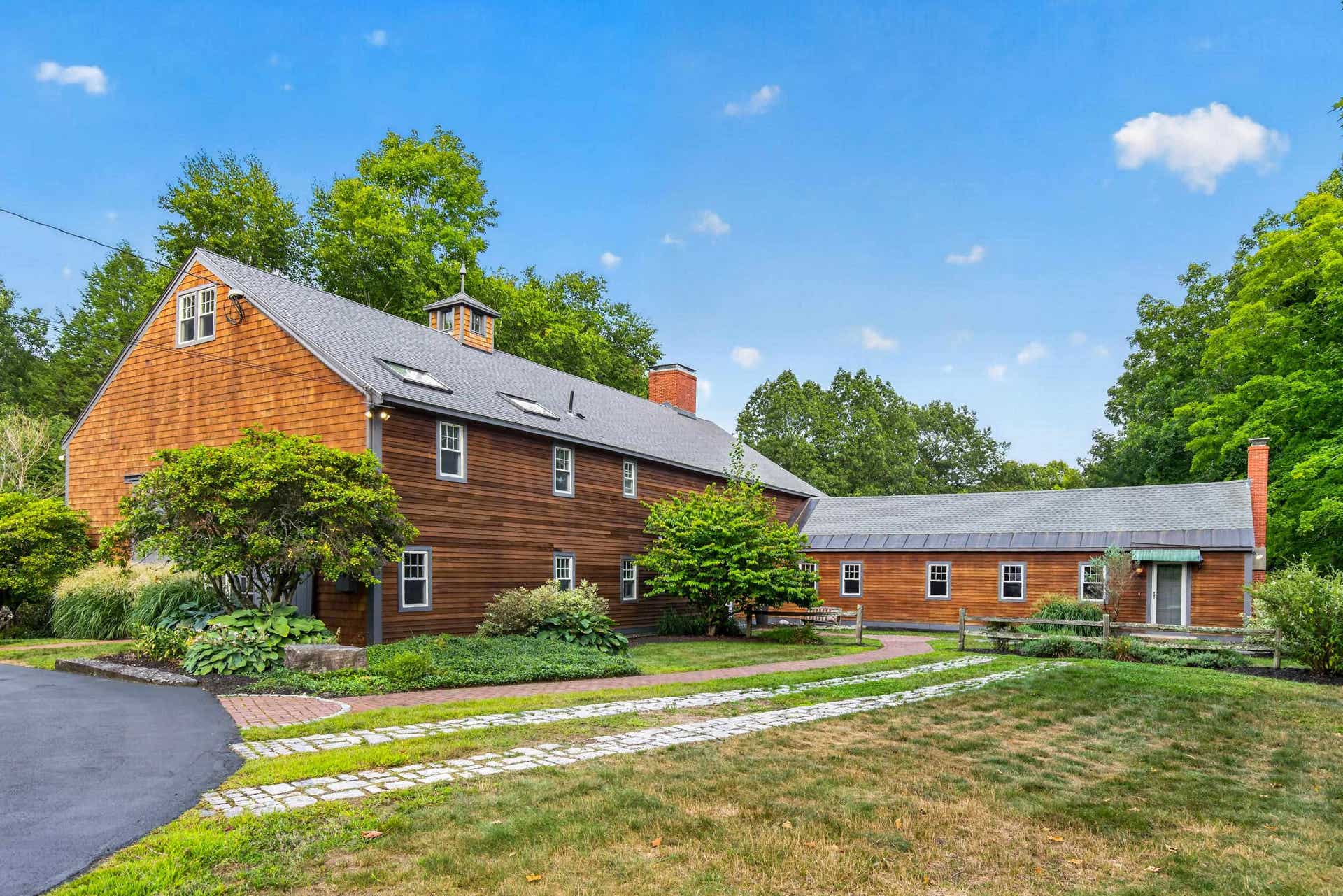 17 NEWFIELDS Road, Exeter, NH 03833