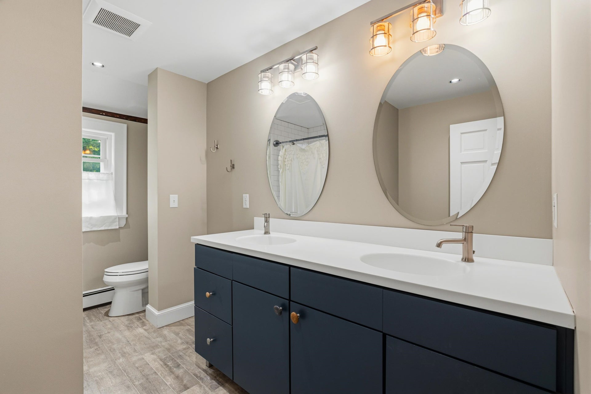 17 NEWFIELDS Road, Exeter, NH 03833