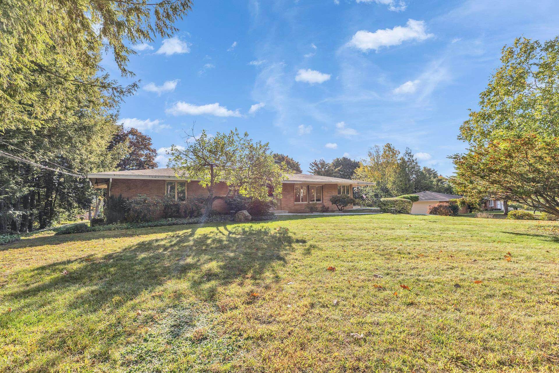 161 Lakeview Lane, Manchester, NH 03104