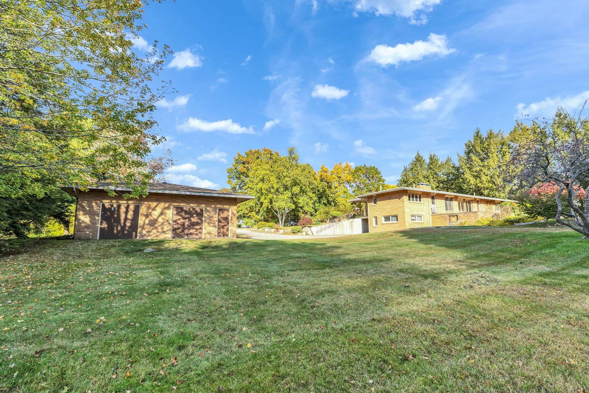 161 Lakeview Lane, Manchester, NH 03104
