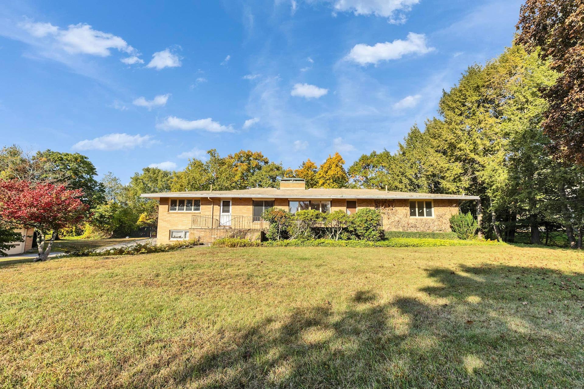 161 Lakeview Lane, Manchester, NH 03104