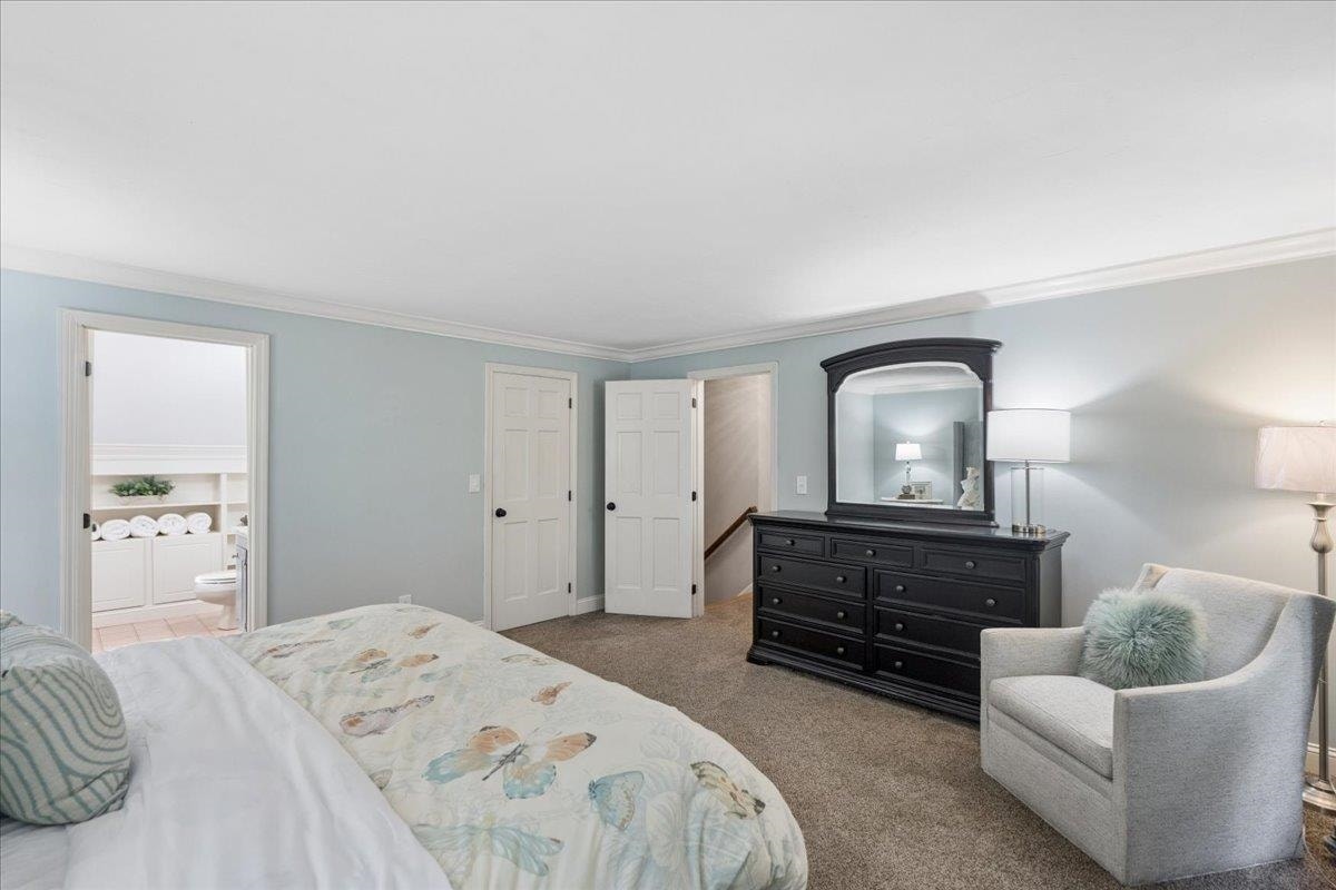 33 Ledgewood Road, Bedford, NH 03110