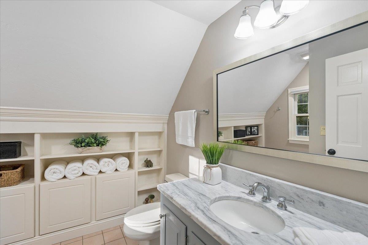 33 Ledgewood Road, Bedford, NH 03110