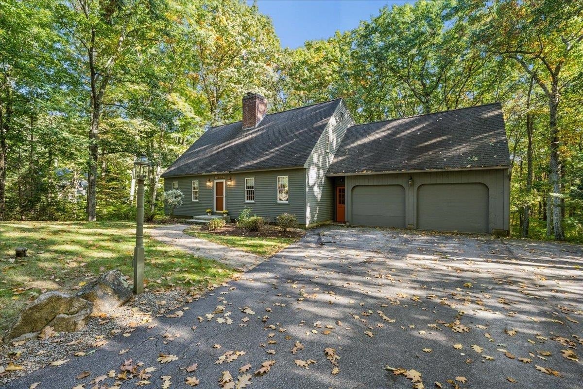 33 Ledgewood Road, Bedford, NH 03110