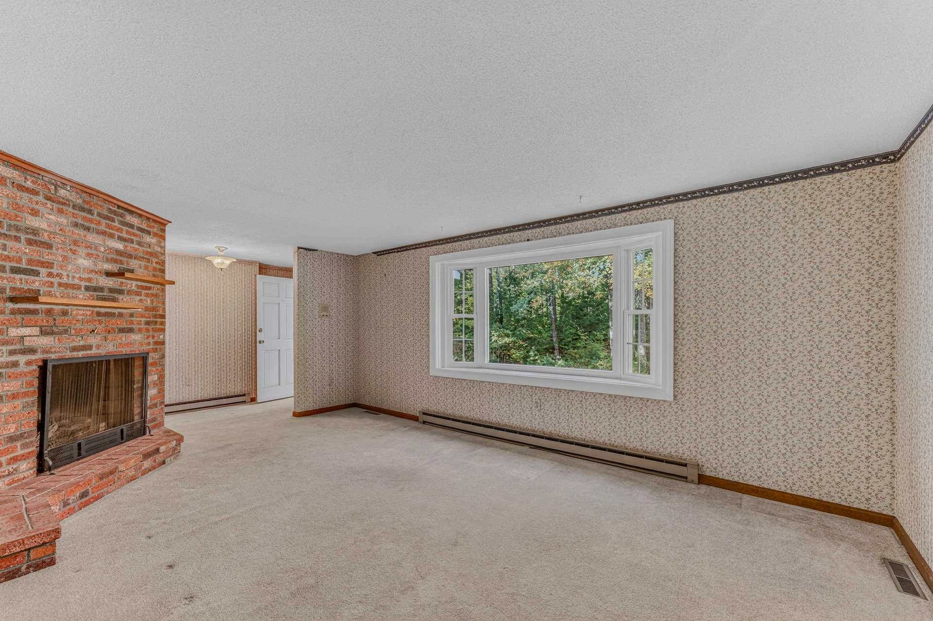Gas fireplace in the living room
