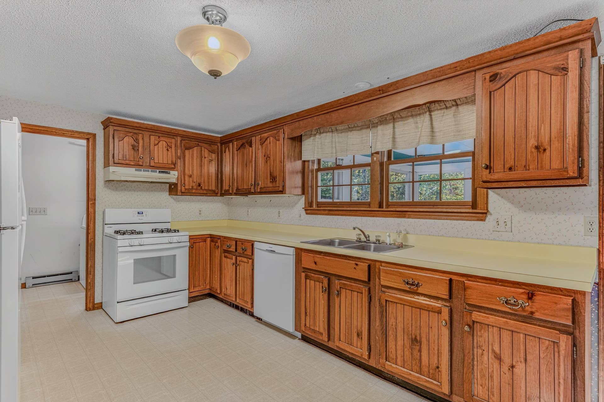 Direct entry from the garage to kitchen