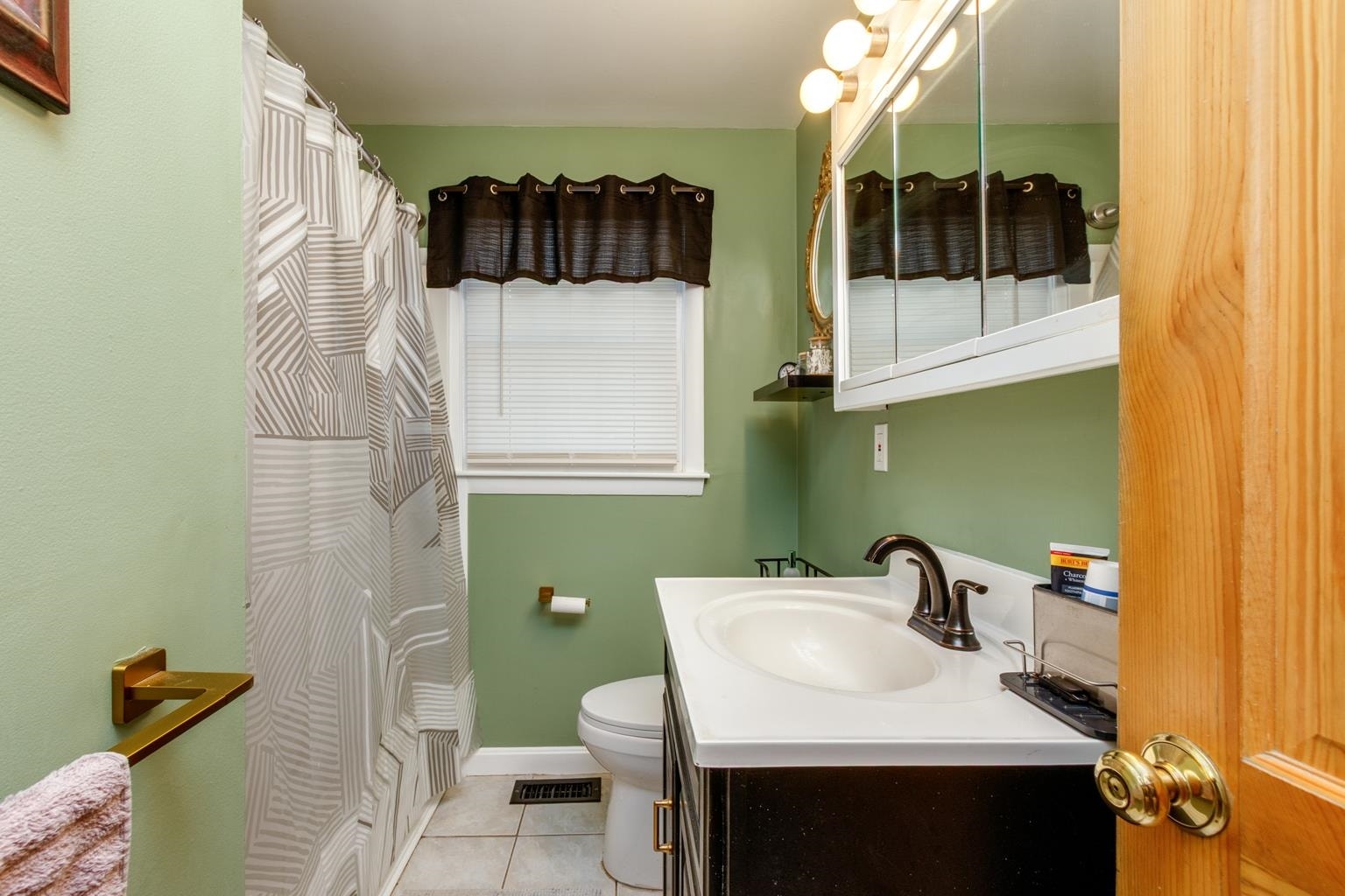 4 Blackstone Street, Hudson, NH 03051