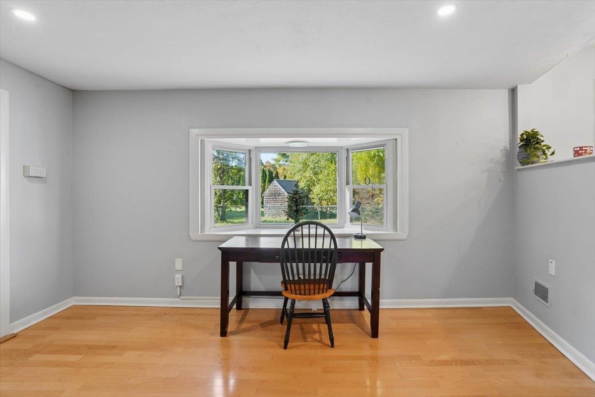 20 Suzanne Drive, Portsmouth, NH 03801