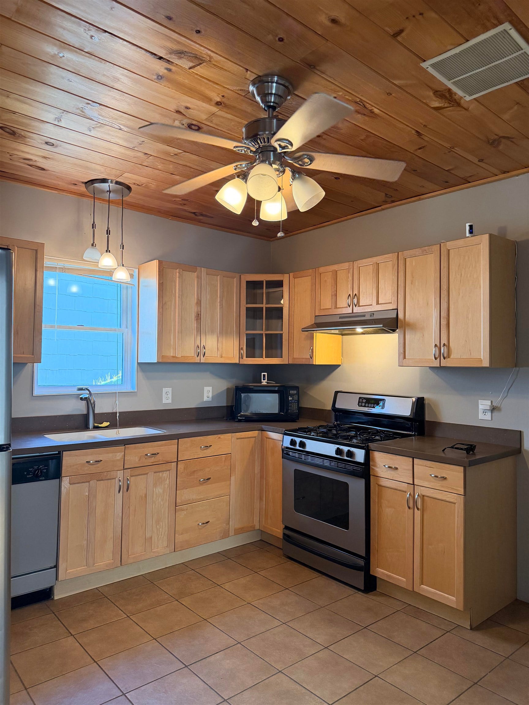 439 Laurel Street, Manchester, NH 03103