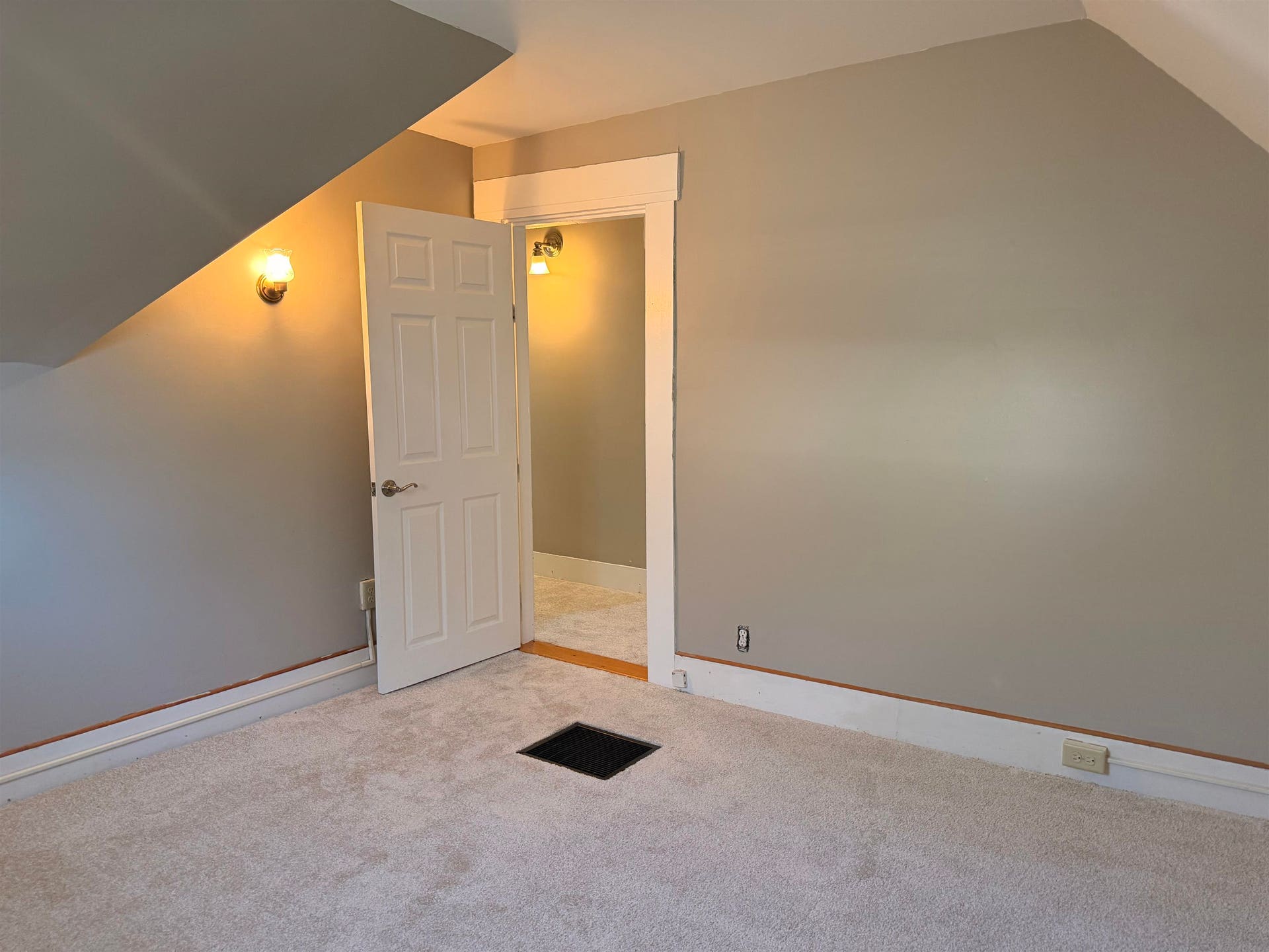 439 Laurel Street, Manchester, NH 03103