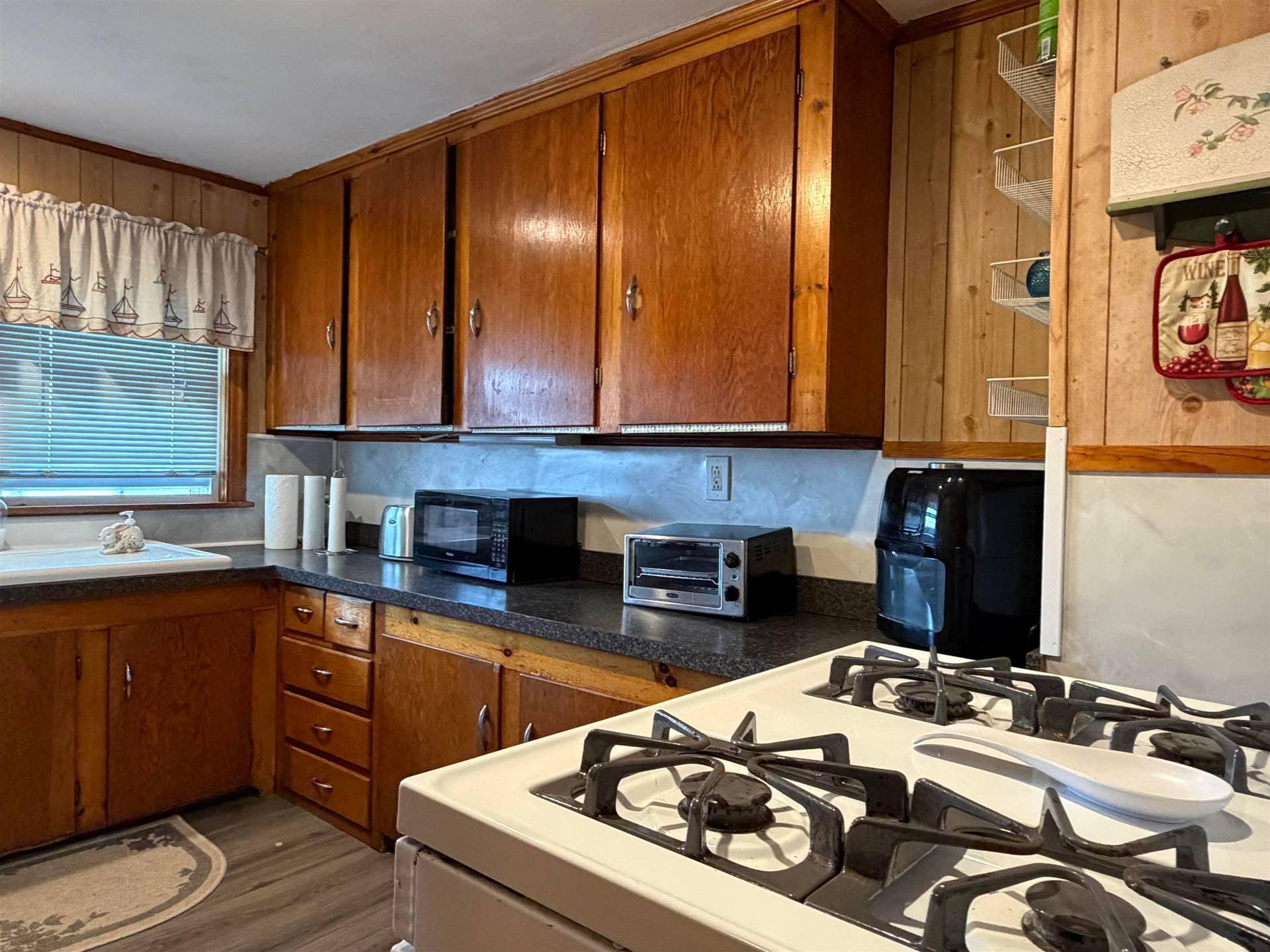24 Campton Street, Hampton, NH 03842