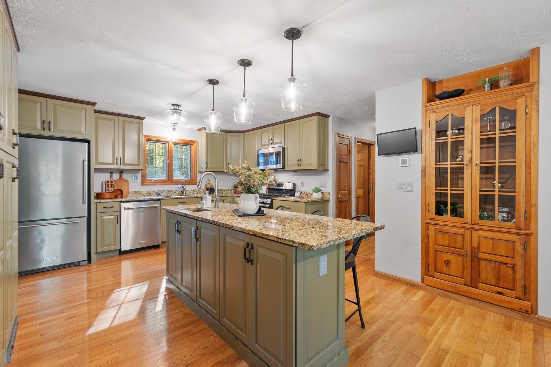 94 Bunker Hill Road, Auburn, NH 03032