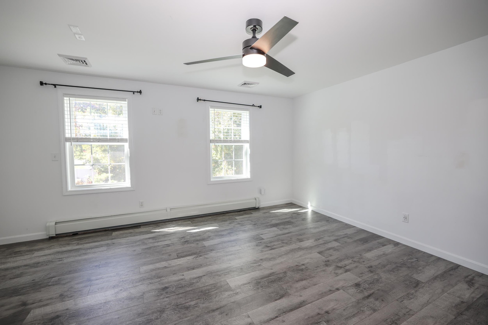 11 Ash Street, Londonderry, NH 03053