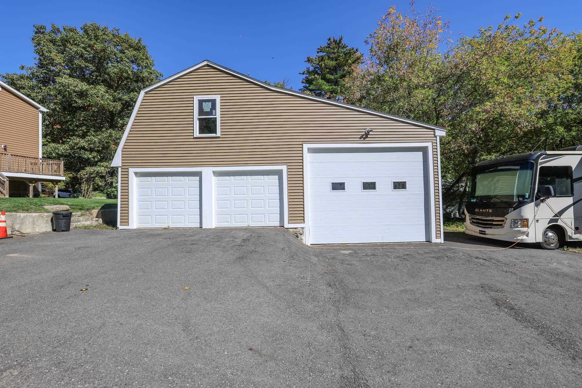 11 Ash Street, Londonderry, NH 03053
