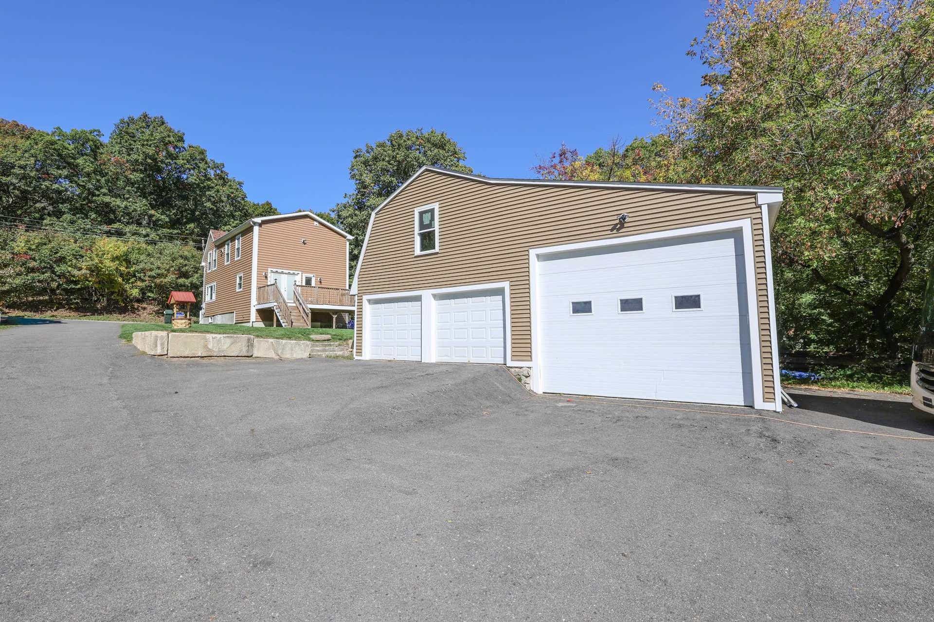 11 Ash Street, Londonderry, NH 03053
