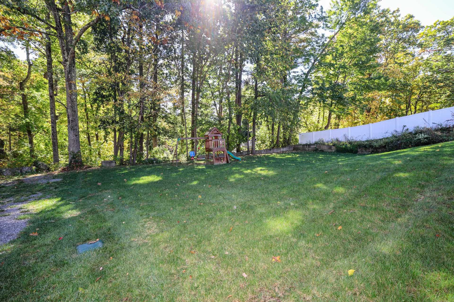 11 Ash Street, Londonderry, NH 03053