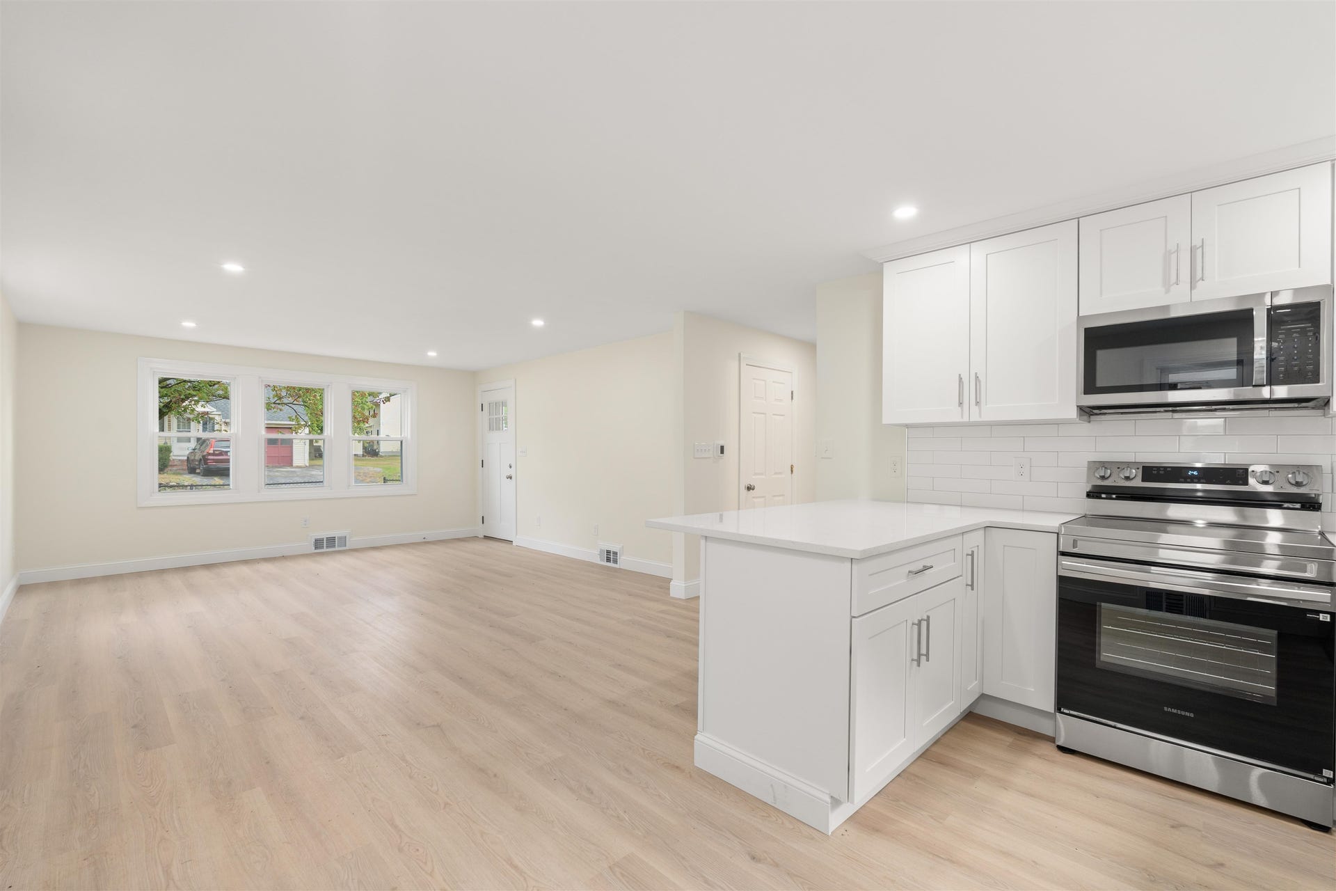 8 Blue Hill Avenue, #Unit A, Nashua, NH 03064