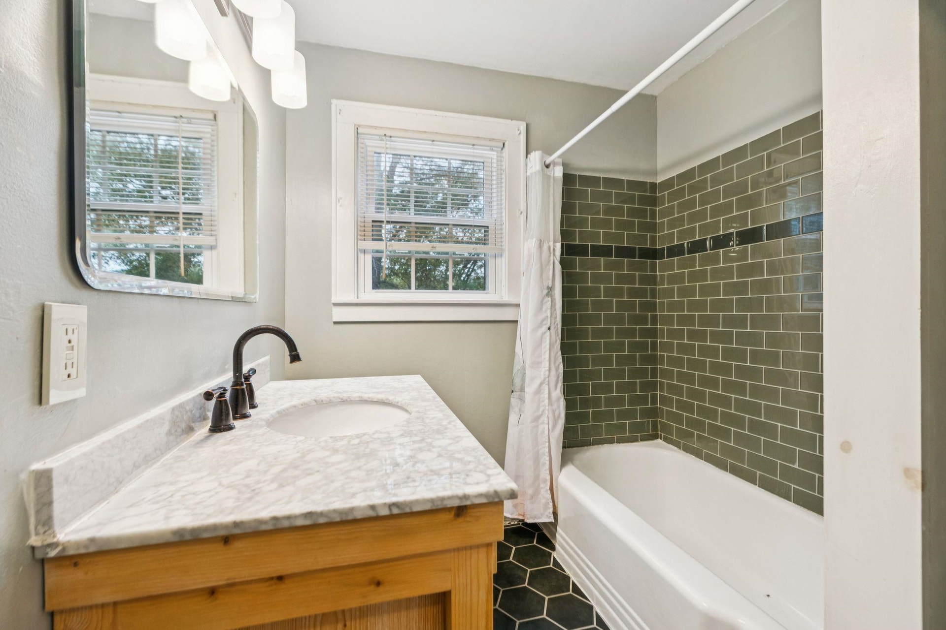 Full bathroom on main level