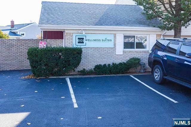 605 Washington Ave, Dumont, NJ 07628
