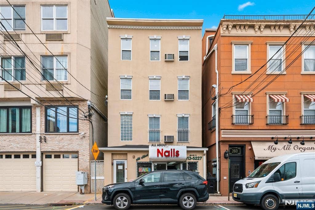 258 Old River Rd, Edgewater, NJ 07020