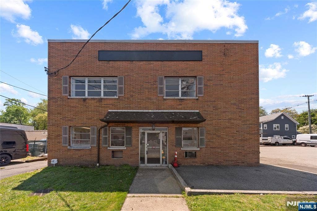 189 Greenwood Ave, Midland Park, NJ 07432
