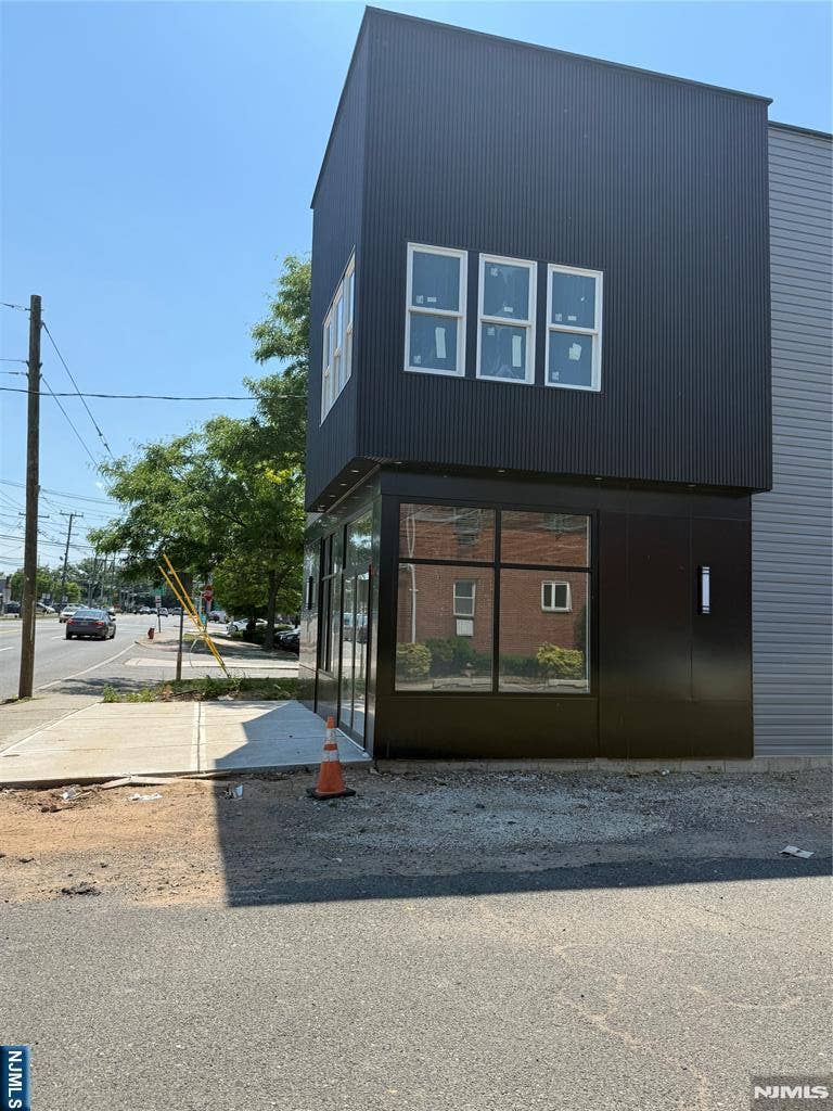 400 Washington Ave, Bergenfield, NJ 07621