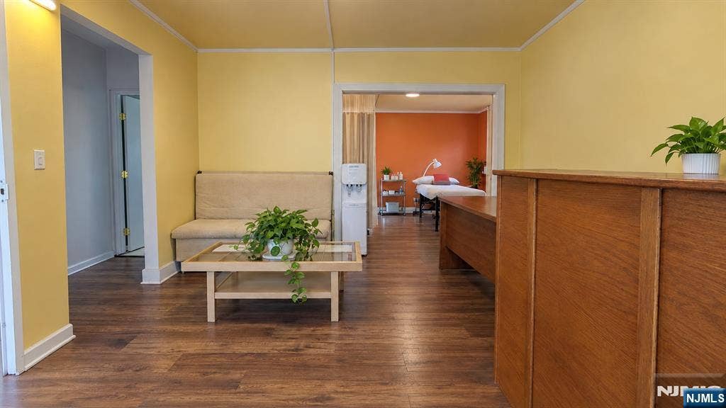 123 Grand Ave, Palisades Park, NJ 07650